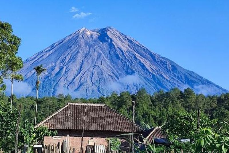 Status Aktivitas Gunung Semeru Turun Level