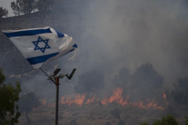 Kelompok milisi Hizbullah menembakkan ratusan roket ke Israel yang mengakibatkan kebakaran hutan di dataran tinggi Golan. Kamis (4/7/2024)