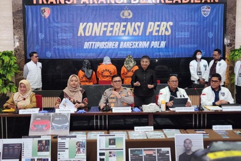 Konferensi pers kasus eksploitasi seksual anak di Bareskrim Polri.