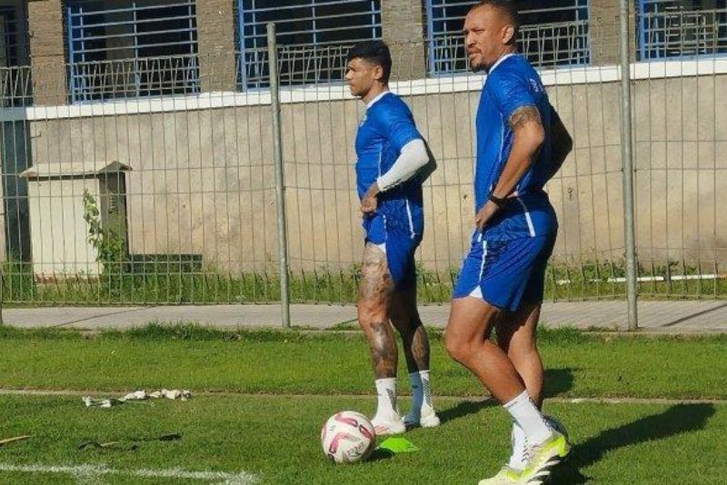 Pemain asing baru Persib Bandung, Gustavo Franca, berlatih perdana bersama tim Maung Bandung, di Stadion Sidolig, Kota Bandung, Selasa (16/7/2024).    Artikel ini telah tayang di TribunJabar.id dengan