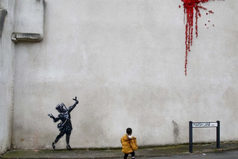 Mural Terbaru Banksy Muncul di London, Ada Piranha, Badak, Serigala