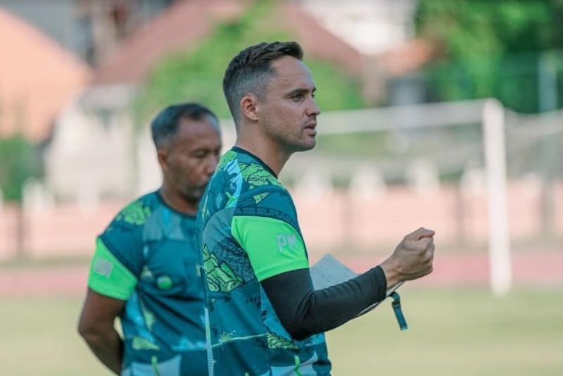 Pelatih Persebaya Surabaya, Paul Munster