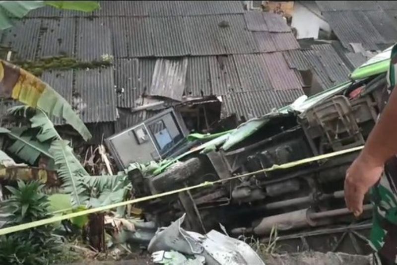 Kronologi Kecelakaan Bus Masuk Jurang Timpa Rumah di Puncak Bogor, Sopir Kurang Fokus