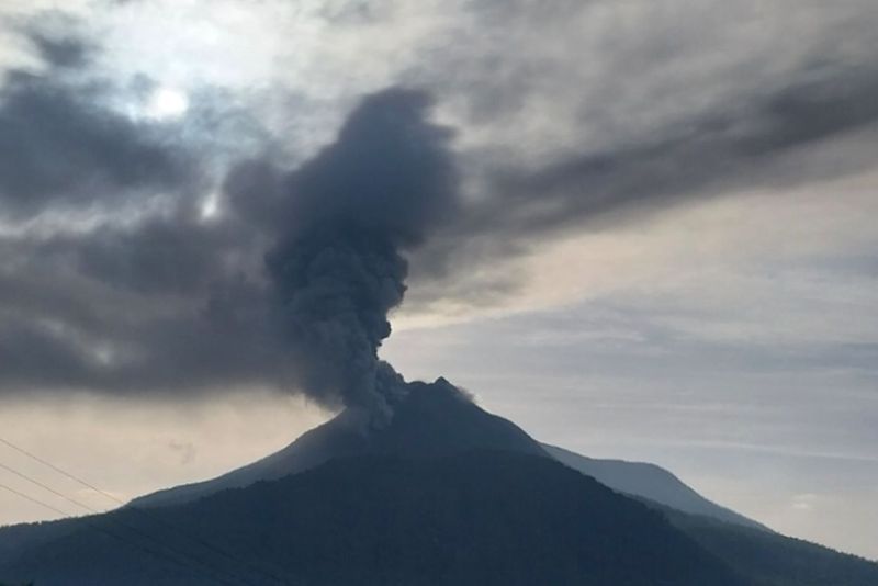 Ilustrasi Gunung Meletus