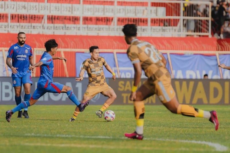 Dewa United melawan Arema FC pada pertandingan Liga 1, Senin (12/8/2024)