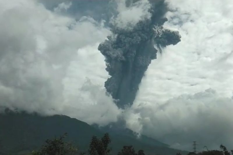 Gunung Marapi Erupsi