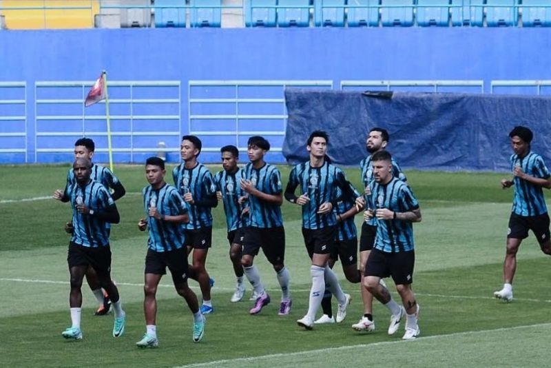 Para pemain Arema FC di sesi latihan bersama