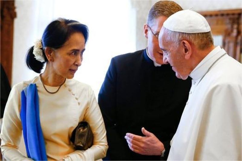 Paus Fransiskus Aung San Suu Kyi