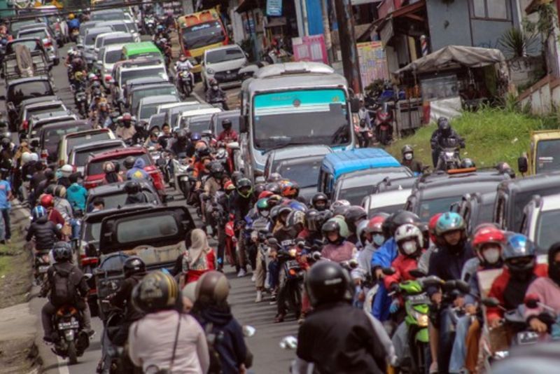 Kapasitas Overload, Jalur Puncak Sudah Tak Mampu Tampung Kendaraan