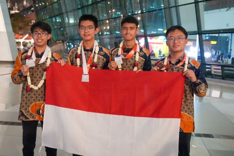 Pelajar Indonesia Raih Mendali di Olimpiade Informatika Internasional 2024