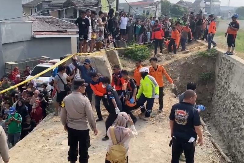 Polisi temukan senjata tajam di sekitar penemuan 7 jasad di Kali Bekasi