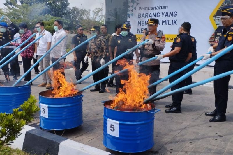 Pemusnahan rokok dan miras