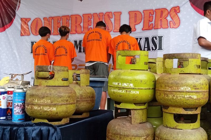 Polisi tangkap empat orang pelaku pengoplos gas subsidi