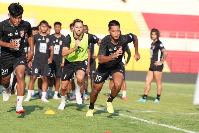 Sesi latihan Malut United jelang lawan Semen Padang