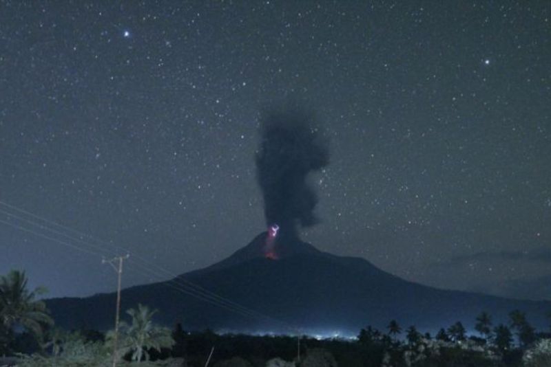 Gunung Lewotobi Laki Laki Erupsi