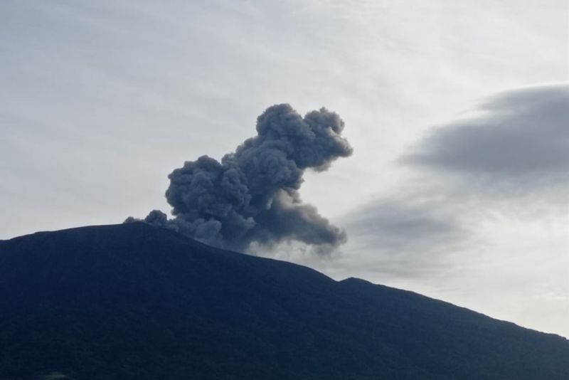 Gunung Marapi Kembali Meletus, Muntahkan Abu Vulkanik Setinggi Ratusan Meter