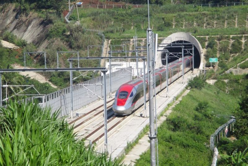 Perjalanan Kereta Cepat Jakarta-Bandung Dibatalkan Akibat Gempa