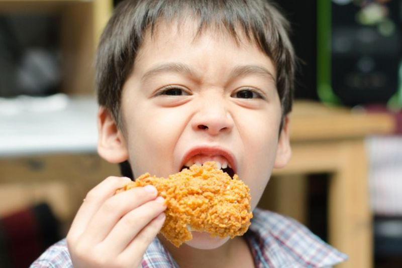 Bukan Hanya Lezat, Ini yang Terjadi pada Tubuh Anak Jika Mengonsumsi Daging Ayam Setiap Hari