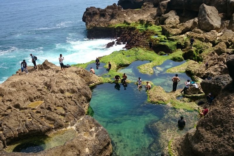 Wisatawan Asal Medan Tersapu Ombak di Pantai Tulungagung Tim SAR Dikerahkan