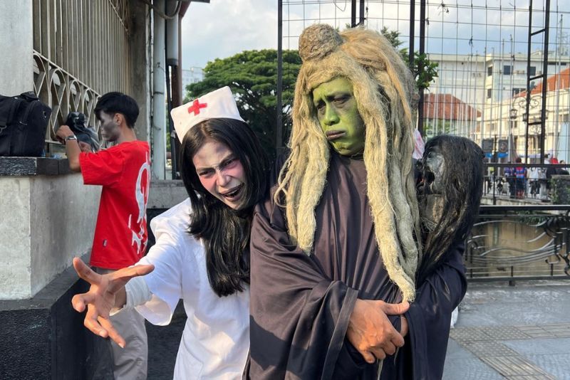 Viral, Satpol PP Mengejar Kumpulan Superhero dan Hantu di Bandung