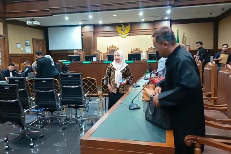 Majelis Hakim memvonis Reyna Usman 4 tahun penjara