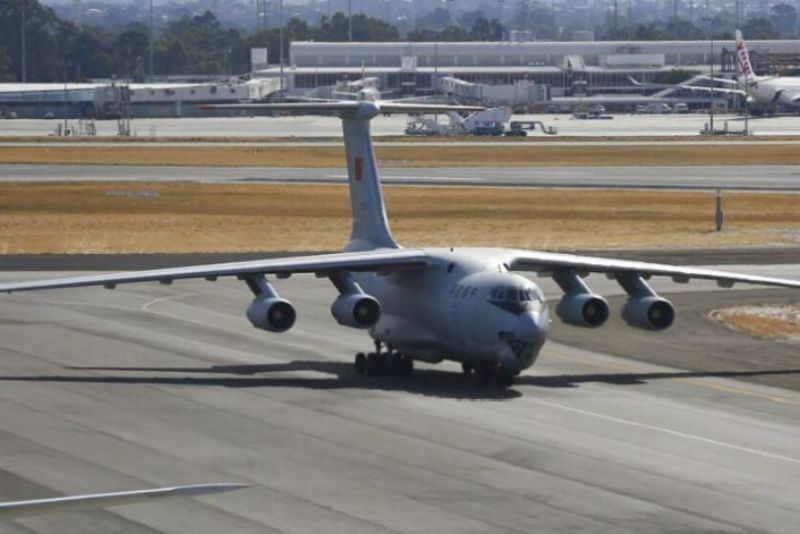 Pesawat militer buatan Rusia Ilyushin Il-76 ditembak jatuh di Darfur, Sudan. Lima kru tewas, termasuk dua asal Rusia