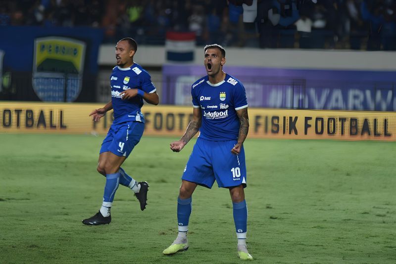 Tyronne del Pino kala membela Persib Bandung