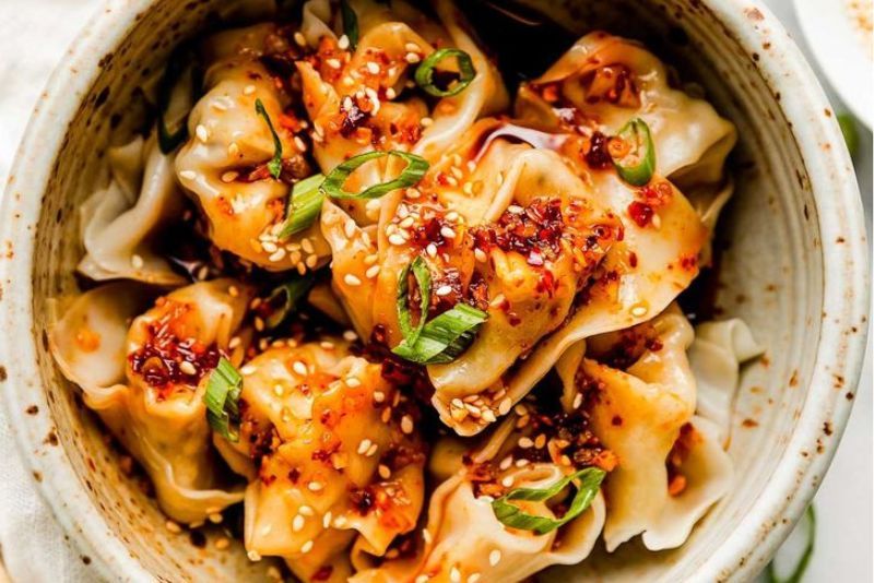 Resep Chicken Wontons with Spicy Chili Oil