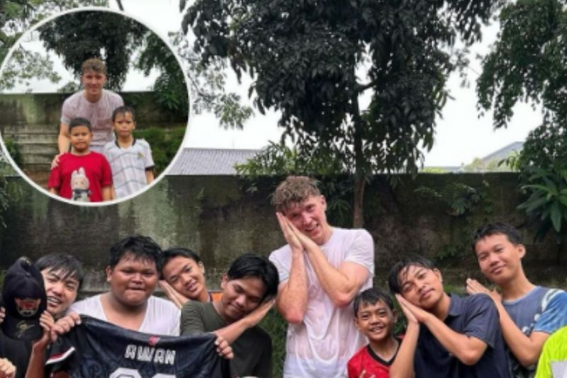 Serasa Warlok! Ole Romeney Terlihat Bermainn Bola dengan Anak-anak Panti Asuhan di Jakarta