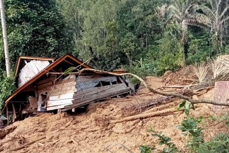 Longsor Landa Purworejo, Empat Warga Tertimbun