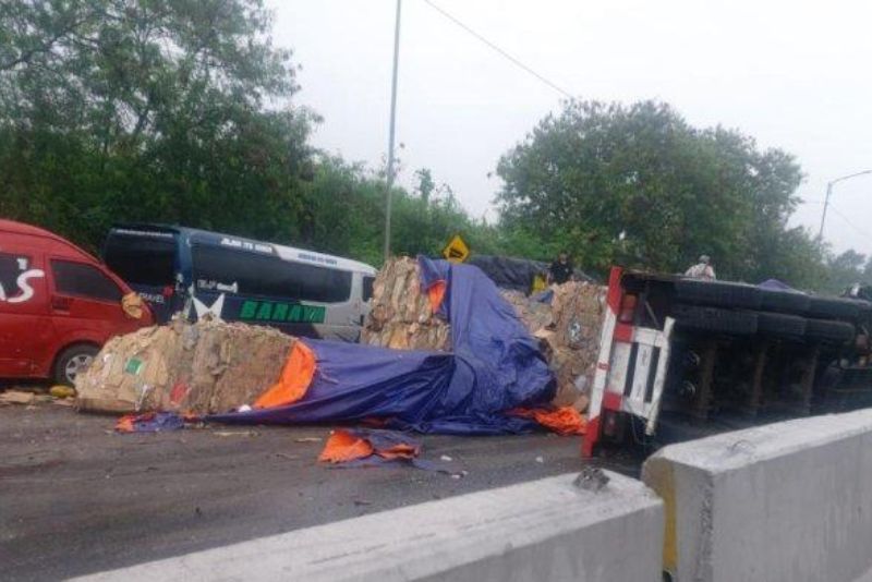 Tabrakan Beruntun di Tol Cipularang KM 92, Sebuah Mobil Bertumpukan