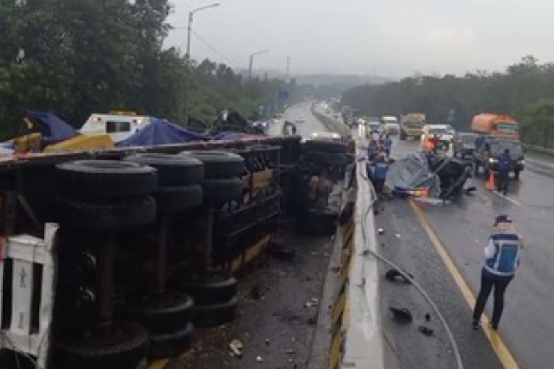 Korban Tabrakan Tol Cipularang Bertambah Satu Anak Meninggal Dunia