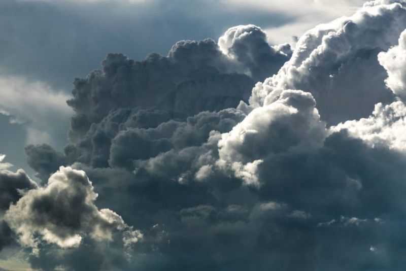 Kenapa Langit Mendung Bikin Galau?