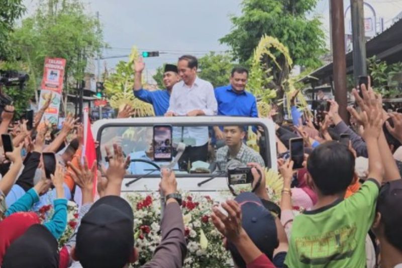 Jokowi Keliling Klaten Naik Jip Ikut Kampanye Luthfi-Yasin