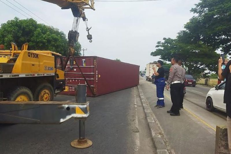 Truk Terguling di Pantura Indramayu