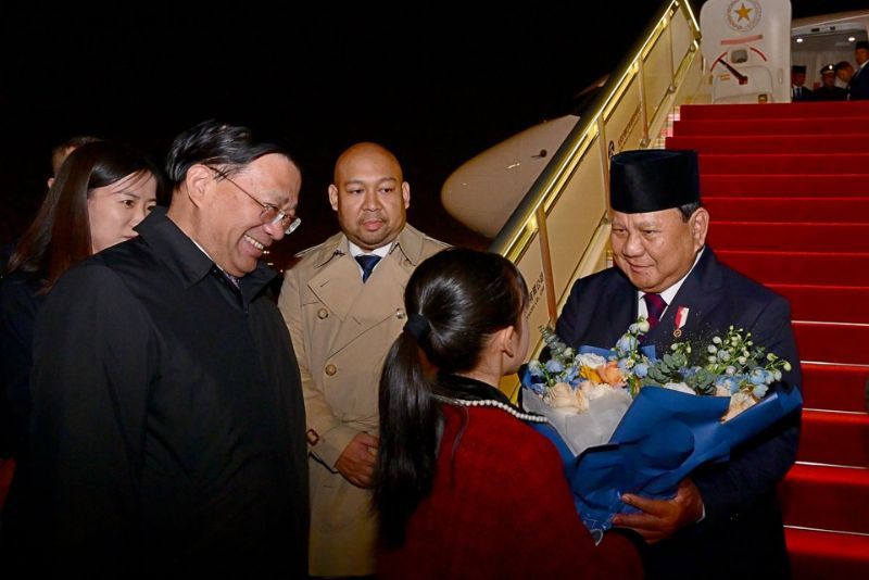 Presiden Prabowo tiba di Beijing ditemani putranya Didit