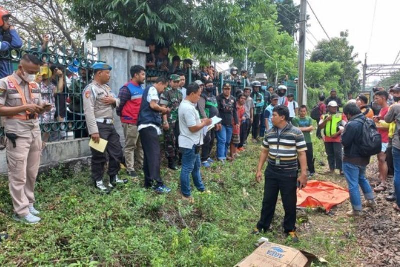 Diduga Tertabrak KRL, Pria di Simprug Jaksel Tewas Mengenaskan