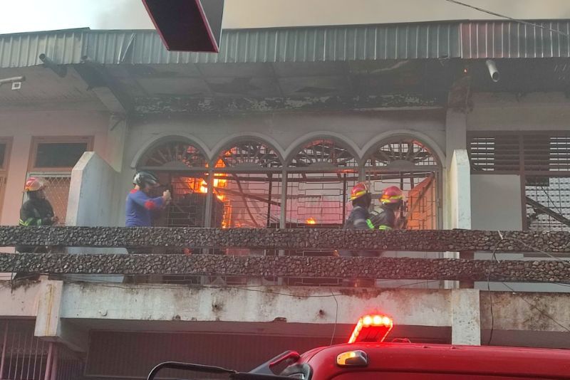 Kebakaran hebat hanguskan 10 ruko di Pasar Raya Padang