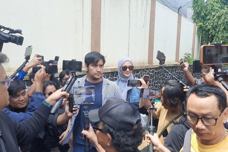 Paula Verhoeven Tiba di PA Jaksel, Pria di Sampingnya Jadi Sorotan