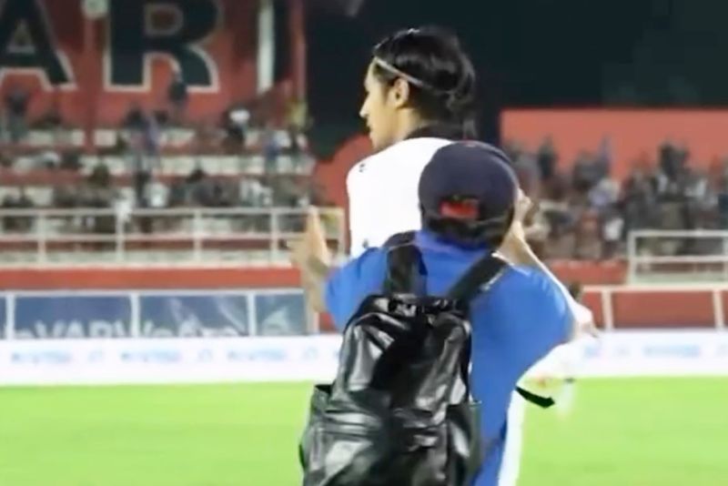 Arema FC didenda Rp30 juta usai suporternya masuk ke lapangan