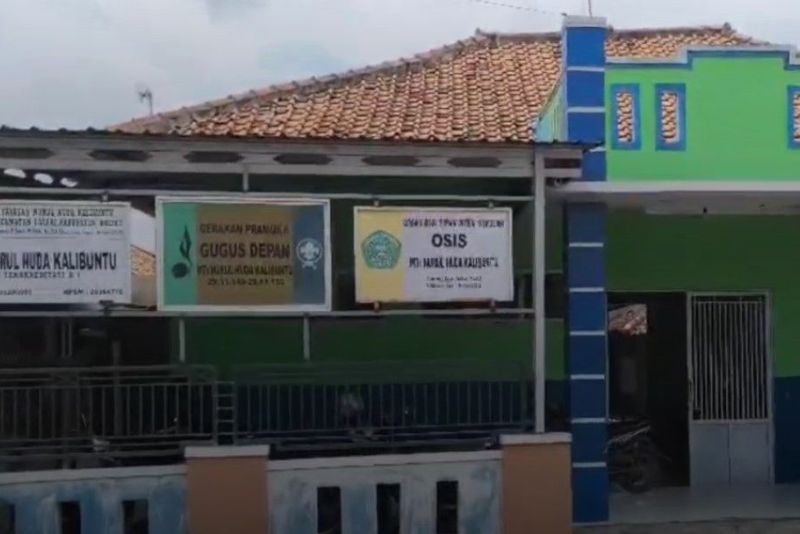 Ibu Kantin di Brebes Ngamuk dan Buang Dagangan Siswi