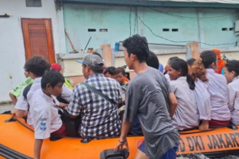 Banjir Rob di Muara Angke Setinggi 110 Sentimeter