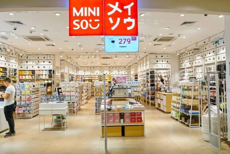 Kisah Pemilik Miniso dari Anak Petani Jadi Anak Konglomerat dengan Kekayaan Rp42,9 T