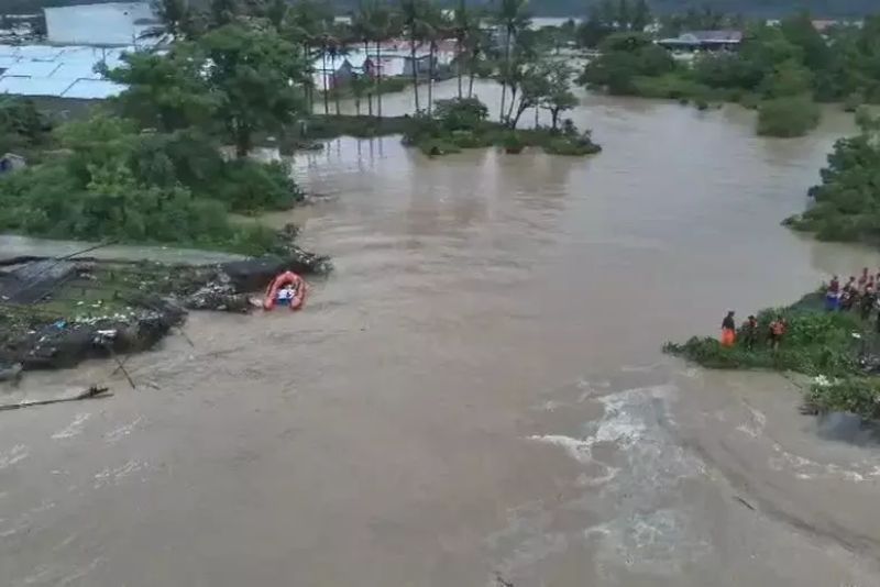 Jembatan di Barru Roboh Akibat Banjir, Akses Warga Terputus