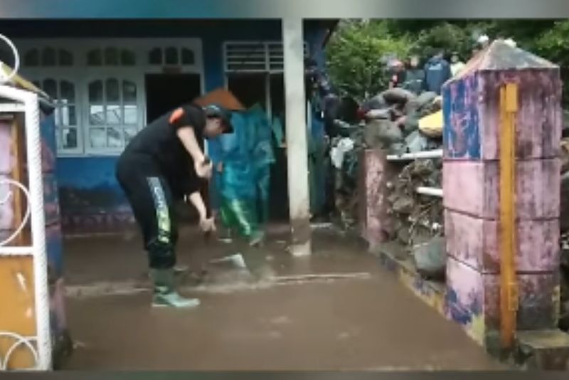 Banjir Bandang Terjang Agam, Akses Jalan Lingkar Danau Terputus