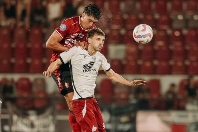 Suasana laga Bali United vs PSM Makassar di Liga 1 2024-2025