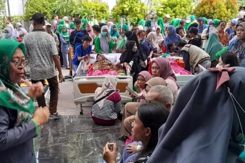 Kebakaran RS Tiara Bekasi, Pasien dan Petugas Panik Berhamburan Keluar Gedung