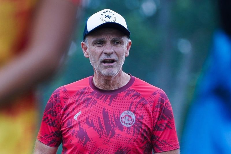 Joel Cornelli memberi pesan menyentuh usai dipecat Arema FC