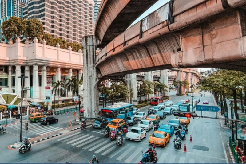 Bangkok Gratiskan Transportasi Umum Demi Atasi Polusi