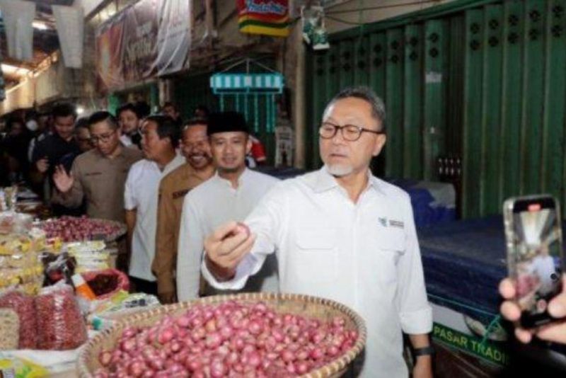 Menko Zulkifli Hasan Pastikan Stok dan Harga Kebutuhan Pokok Masih Stabil